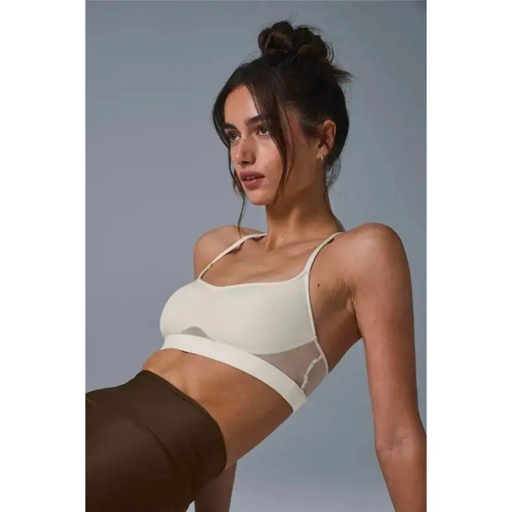 Alo Yoga Molded Engage Bra Ivory Sporty Athletic Atheleisure Streetwear Y2k